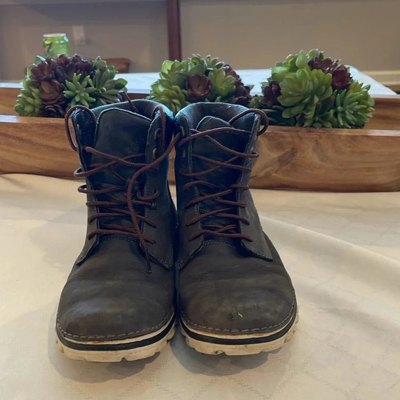 Women's Gray Leather Boots - Picture 4 of 6